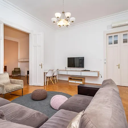 3 Bdr Heart Of Budapest Central Apartment Exterior photo