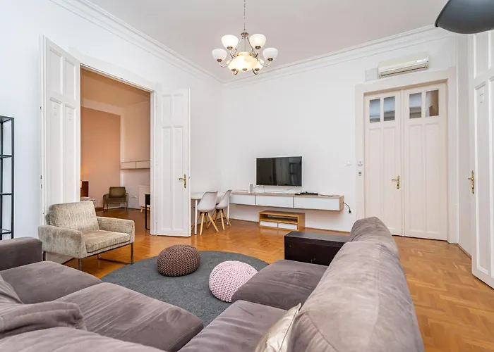 3 Bdr Heart Of Budapest Central Apartment